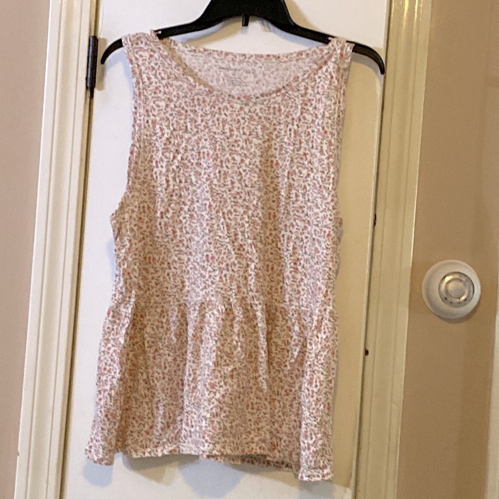 American Eagle peplum floral sleeveless shirt
